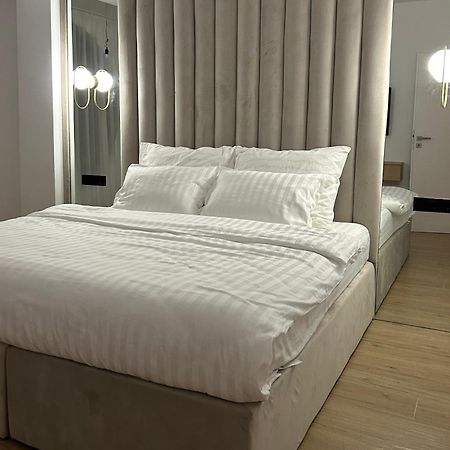 Mirror Apartments 사투마레 외부 사진